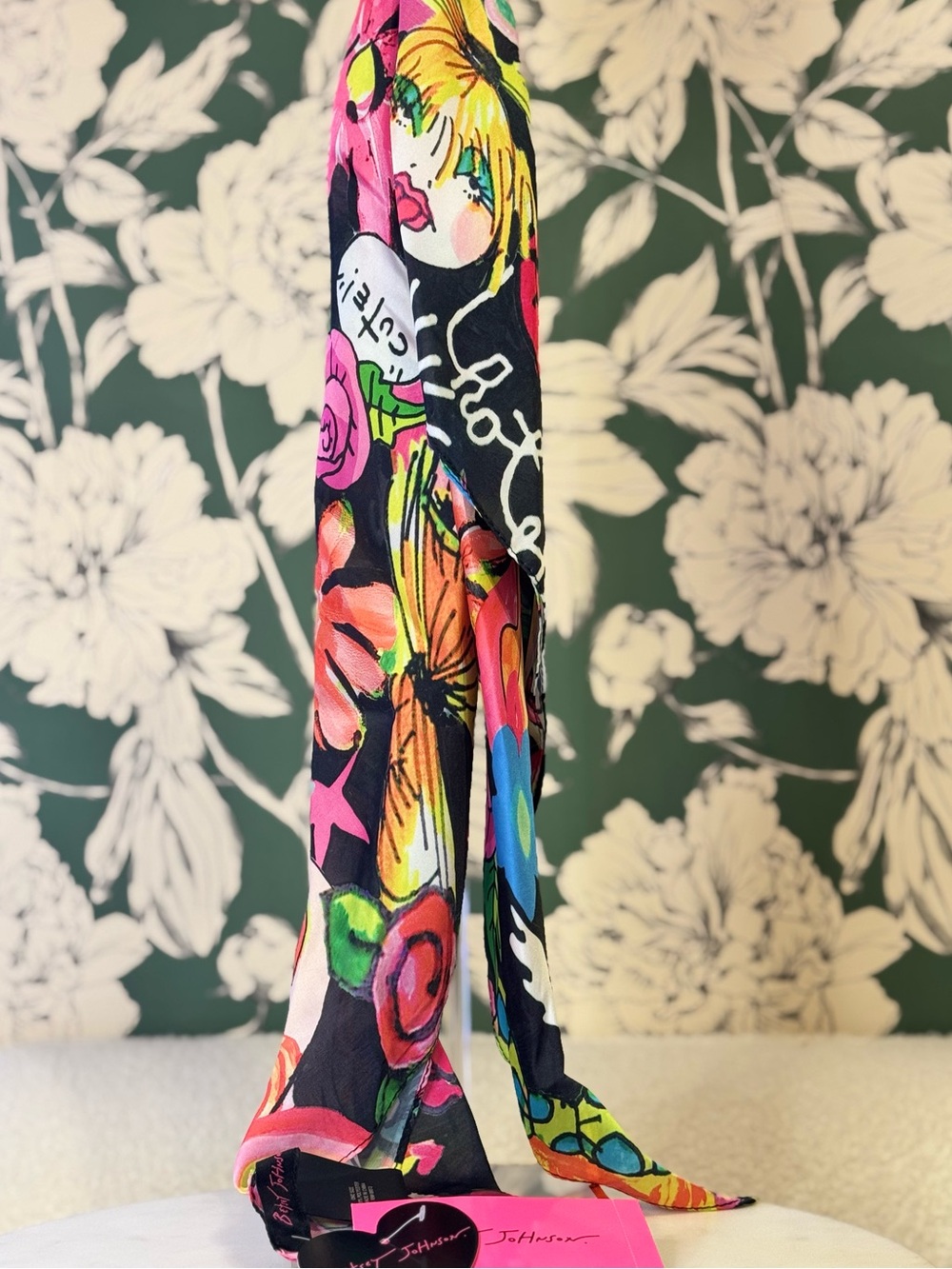 Betsey Johnson LIMITED EDITION Art Collection Faces Scarf NWT